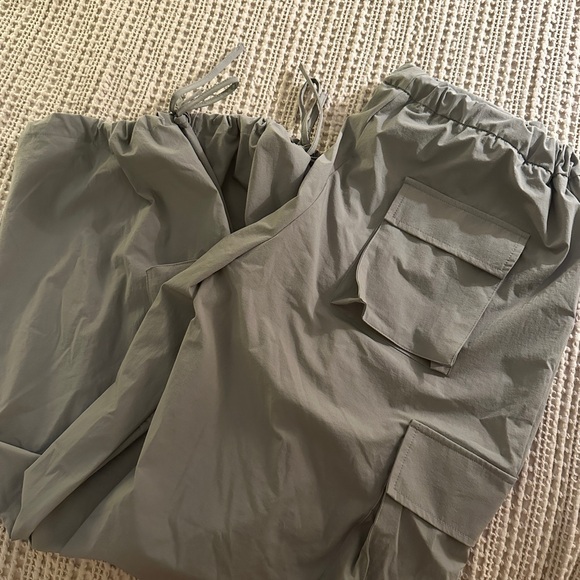 Gold Hinge Gray Parachute Cargo Pants - Picture 4 of 5